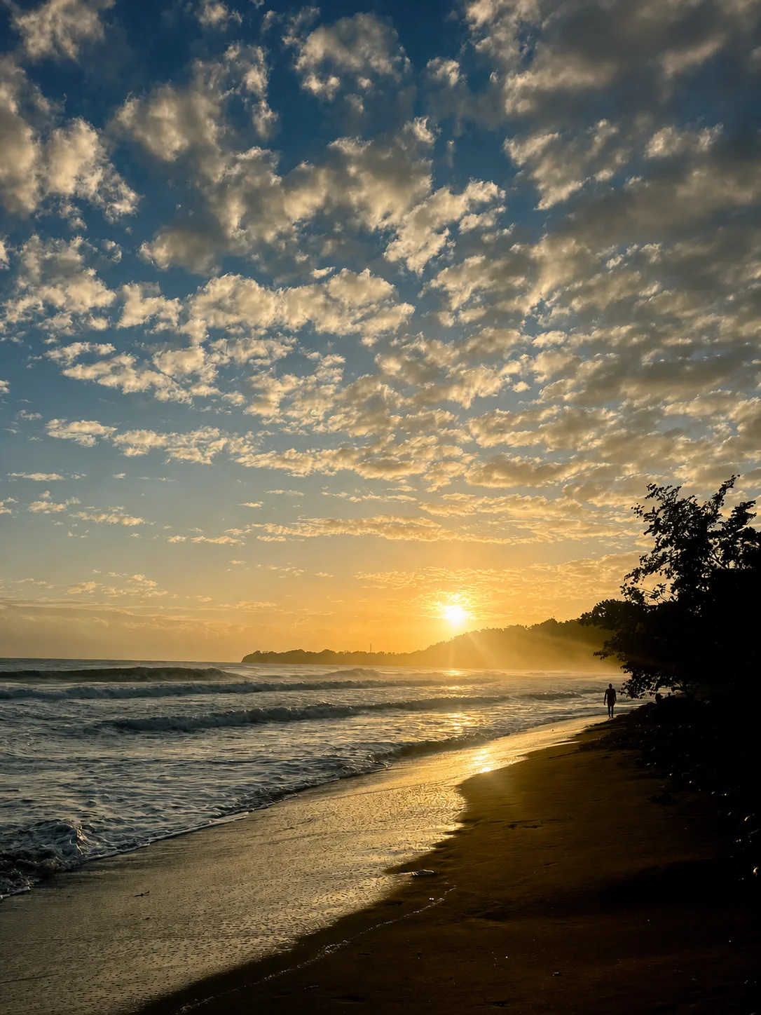 Atardecer sobre el mar Caribe en Puerto Viejo